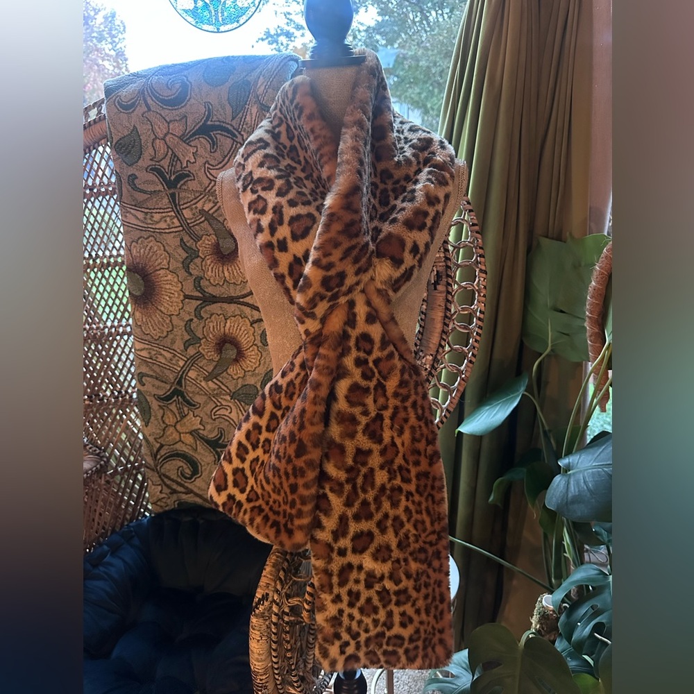 Super Soft Leopard Stole - Picture 5 of 5